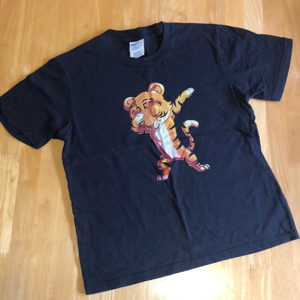 Black T-Shirt with dabbing tiger